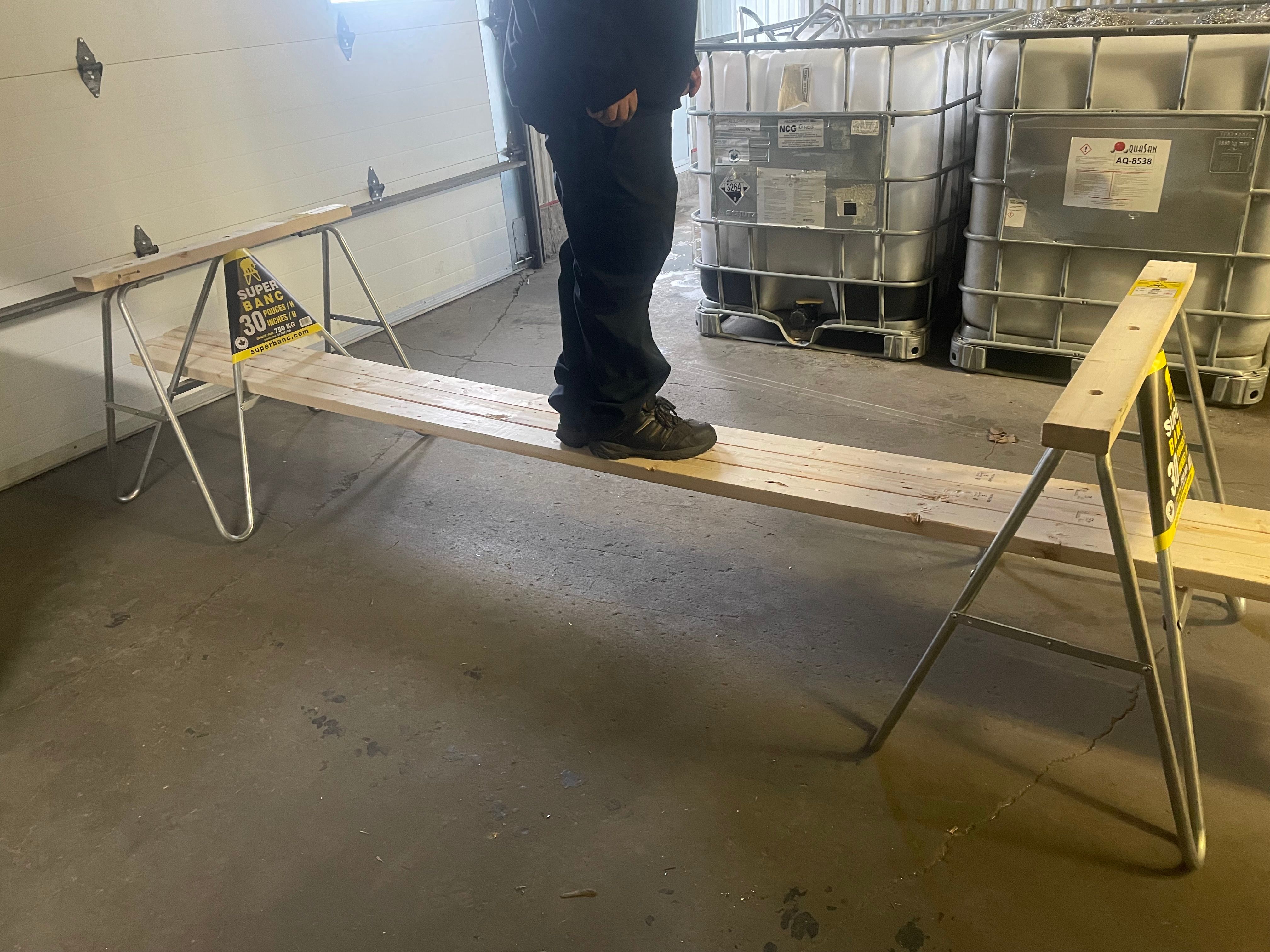 Chevalets Super Banc utilisés avec de longues pièces de bois